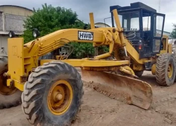 Murió mientras estaba inflando una rueda de tractor: le explotó encima