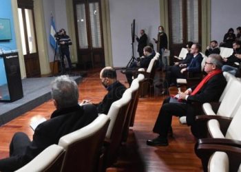 «Ni la tripulación ni la aeronave tenía alertas ni antecedentes», advirtió Cerruti sobre el avión retenido