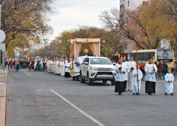 Nutrida convocatoria en la celebración  y procesión por el Corpus Christi