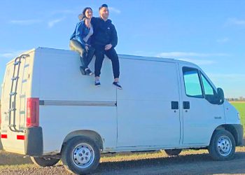 Pareja rosarina de encuentra por San Rafael en el marco de un recorrido en vehículo por el país