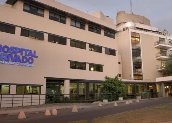 Un nene de 10 años se cayó en el recreo y se atragantó con un chupetín: está en terapia intensiva