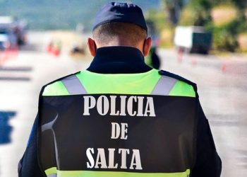 Un nene de 5 años no se quería bañar y su mamá le pegó con un fierro: quedó internado