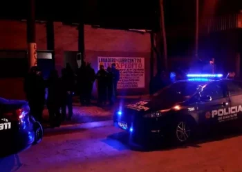Otro crimen mafioso en el país: acribillaron a un hombre y le dejaron los pesos y dólares que tenía