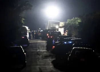 Horror en Texas: encuentran 46 personas muertas en un camión de carga
