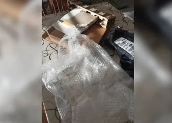 Neuquén: Compró una computadora por internet y le llegó un pedazo de pared