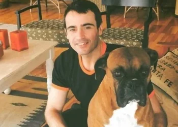 Violento ataque a un docente : lo balearon cuando salía de su casa y está grave