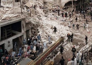 Revelan un informe del Mossad que niega la participación de Irán en los atentados a la AMIA y la embajada de Israel