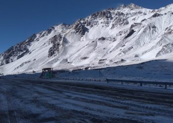 Casi 6 mil camiones están varados en Mendoza por las intensas nevadas