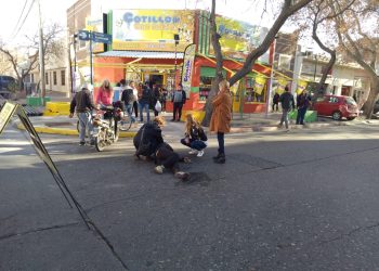 Pleno centro: Un mujer resultó herida tras ser impactada por una moto