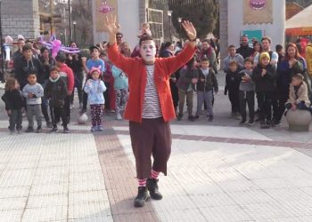 Artista callejero perdió su billetera  con toda su recaudación y ahora vende sus pertenencias para sobrevivir