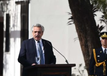 Alberto Fernández: «Argentina está de pie y camina aunque muchos quieran negarlo»