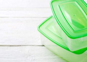 Así le sacaron una fortuna a una jubilada que guardaba la plata en un contenedor plástico