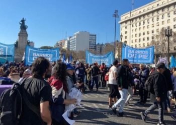 Barrios de Pie protesta frente al Congreso y denuncia que el campo busca «desestabilizar»