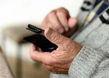 Dieron una charla dirigida a adultos mayores para advertirlos sobre los “ciberdelitos” más comunes de los que pueden ser víctimas