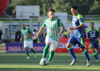 Cristian Hernández tuvo su debut en el Antigua del fútbol de Guatemala