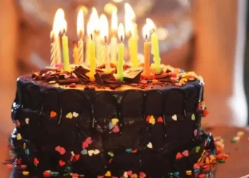 Encargó una torta de cumpleaños, pidió que le escribieran «felicidades» en japonés y le mandaron algo insólito