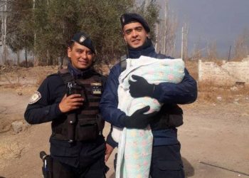 Hizo viral a dos policías que la ayudaron a tener a su bebé: «Las cosas buenas también se cuentan»
