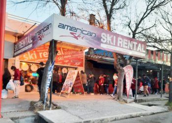 Desborde de turistas en comercios de accesorios para la nieve
