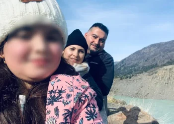 “Lo vi ahogado con sangre y vómito”: el crudo relato de la viuda del hombre asesinado por una patota en la estación de servicio