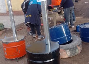Madres cocinando ofrecen sus “estufas solidarias”a muy bajo costo
