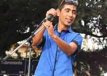 El cantante local Matías Bruna volvió con todo  a los escenarios tras sufrir un accidente