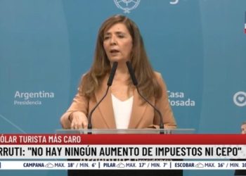 «No hay ningún aumento de impuestos ni ningún cepo», dijo Cerruti en referencia al dólar turista