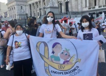 Padres de chicos con  cáncer celebran la aprobación de la ley nacional de oncopediatría