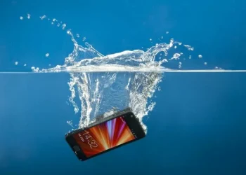 Qué hacer si mi smartphone está mojado: estas son las soluciones de Samsung