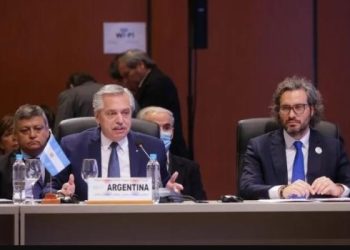 «Tenemos que estar más unidos que nunca», dijo Fernández a sus pares del Mercosur en Paraguay