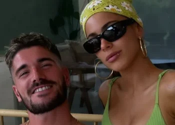 Tini Stoessel está en la casa de España que compartían Rodrigo de Paul y Camila Homs