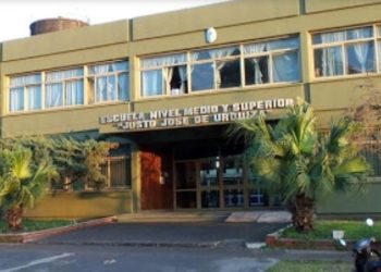 Un alumno roció con alcohol a un compañero y prendió fuego: hay tres alumnos con quemaduras