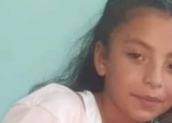 Una nena veía un show de barriletes en un cerro y cayó al precipicio: está grave