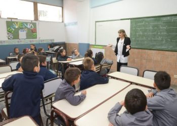 El Gobierno de Mendoza  otorga un nuevo aumento del 44%  promedio a docentes y celadores
