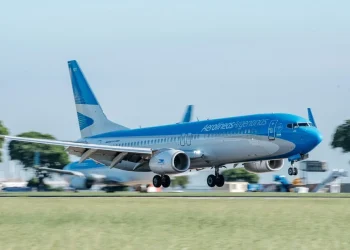Amenaza de bomba en un avión de Aerolíneas Argentinas: iba a Ushuaia y aterrizó de emergencia en Chubut