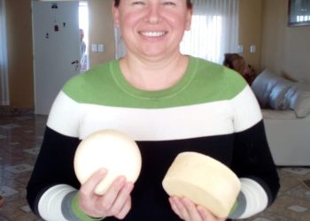 Familia ucraniana  en San Rafael elabora quesos, chacinados y manteca natural