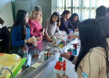 Alumnos de la escuela Bianchi elaboraron  juguetes para donar a niños que concurren a un merendero