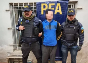 Amenazó con planear un tiroteo masivo y bombardeos en todo el país: fue detenido