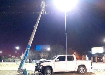 Conductor alcoholizado chocó en la rotonda  “César Robles”