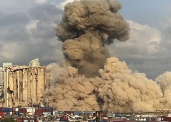 Colapsó una sección de los silos del puerto de Beirut