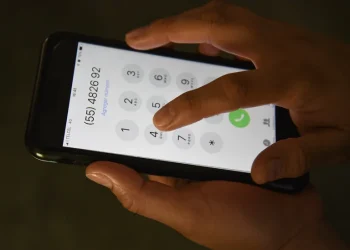 Cómo usar WhatsApp en un teléfono fijo