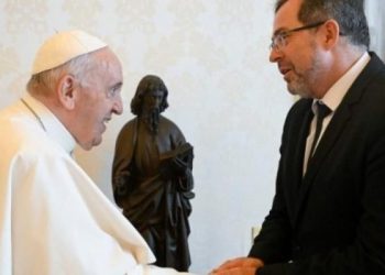 El Papa se reunió con el embajador ucraniano ante el Vaticano mientras estudia viajar a Kiev