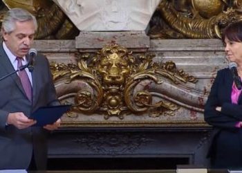 Fernández le tomó juramento a Marcó del Pont 