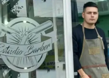 Buenos Aires: Fue apuñalado y murió camino al hospital porque el patrullero que lo trasladaba chocó con un colectivo