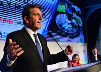 Massa anunció que se lanzará el programa para transformar programas sociales en empleo formal