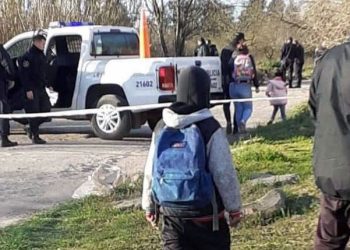 Mutilado, golpeado y acuchillado: un grupo de chicos jugaba en la calle y encontró el cuerpo de un hombre en un terreno baldío de la provincia de Buenos Aires