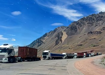 Camioneros expresaron  su disconformidad por las nuevas medidas fronterizas en el Paso Cristo Redentor