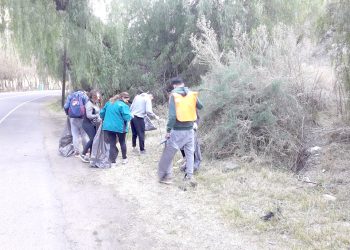 Organizan una gran limpieza solidaria  del lago de Valle Grande