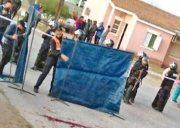 Santiago del Estero: Policía discutió con varios jóvenes, le apedrearon la casa y mató a uno de un disparo en la cabeza