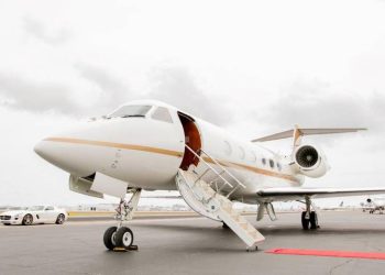 Por la suba del gas, Francia evalúa limitar los vuelos en avión privado