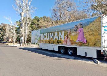 Invitan a disfrutar la  “Experiencia Tucumán” en 3D en un trailer en plaza Francia